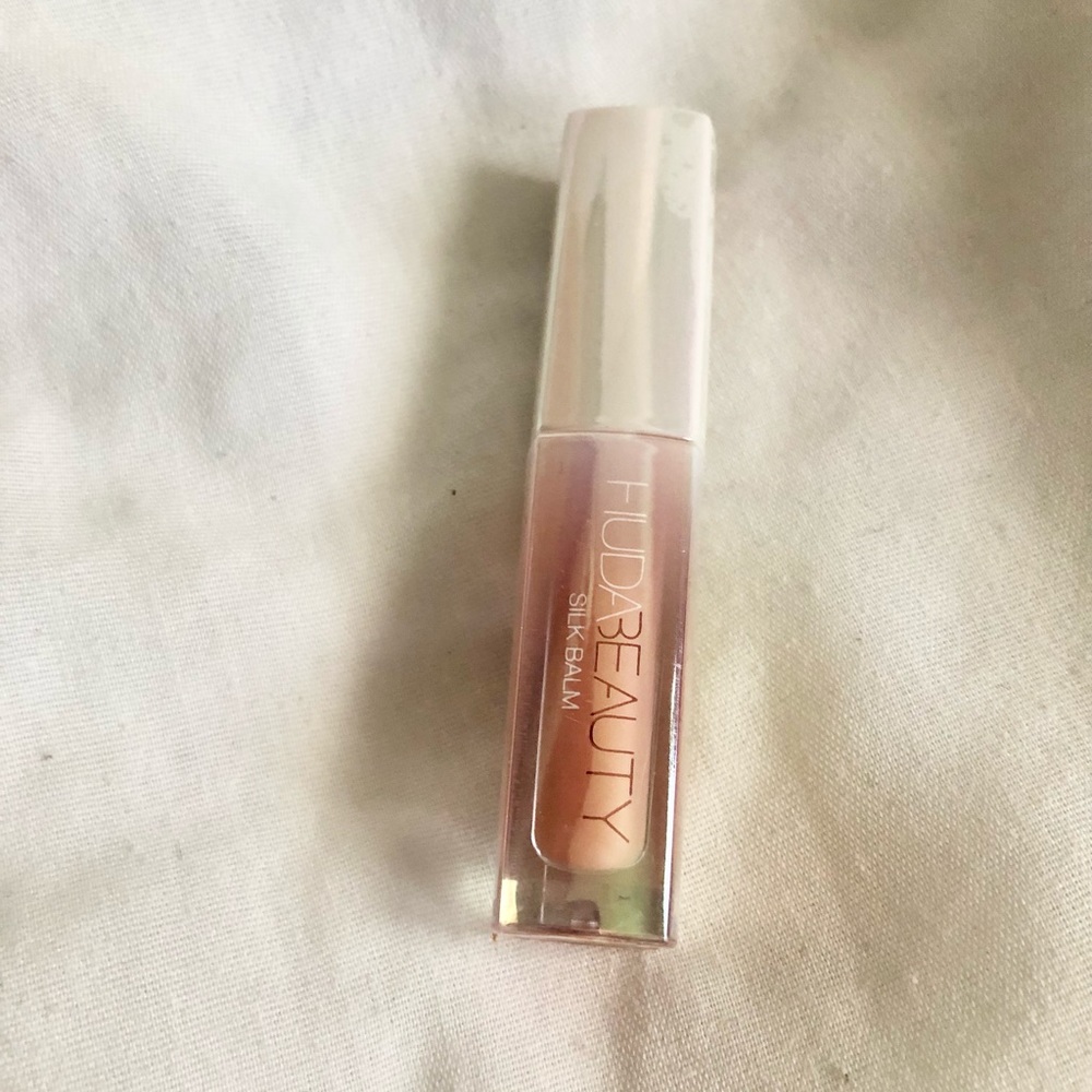 Huda Beauty BLUSH plumping lip balm NEW!